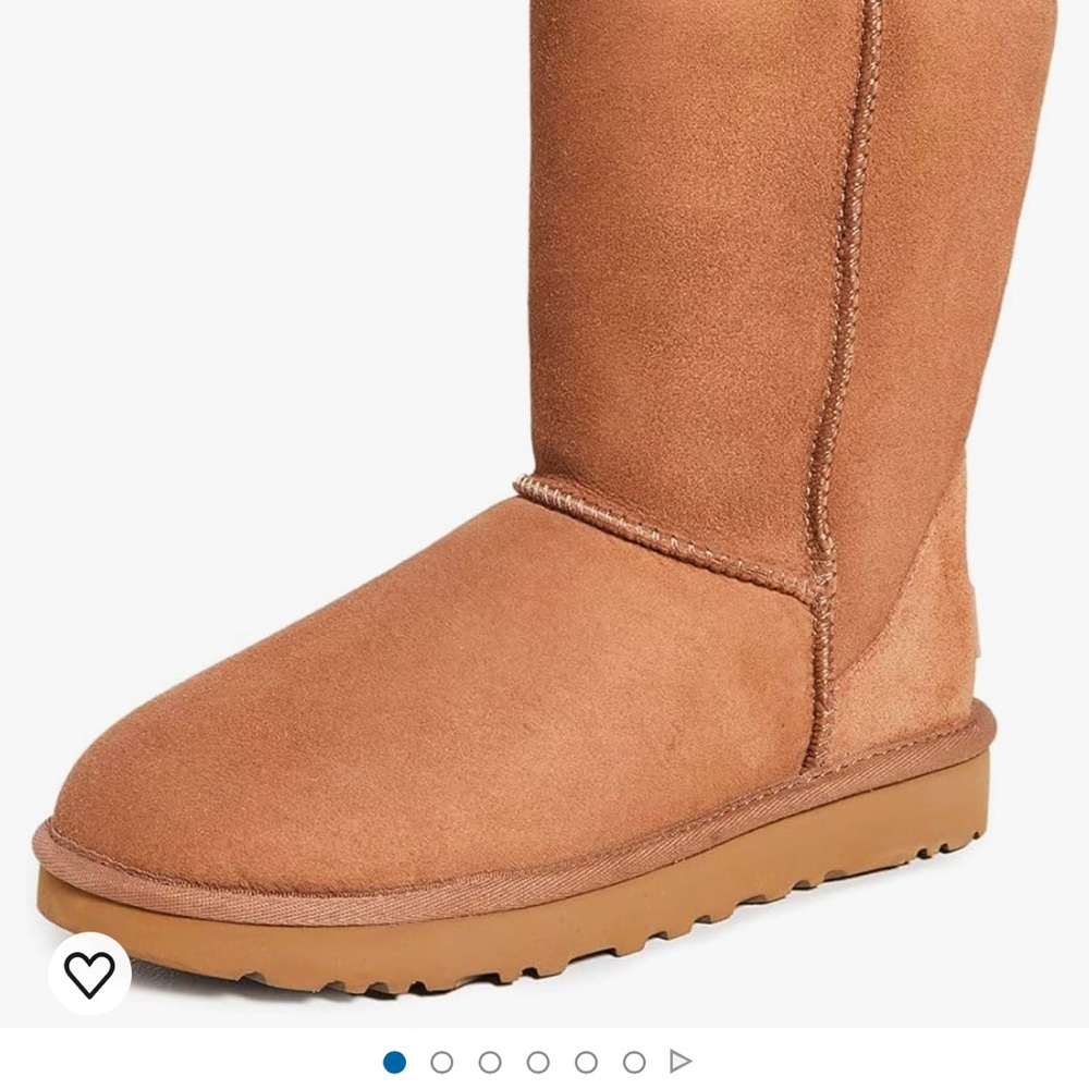 Like new in box women’s classic Uggs.